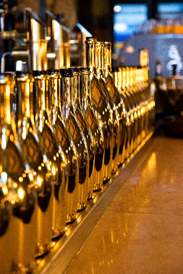 Cafe gold party
