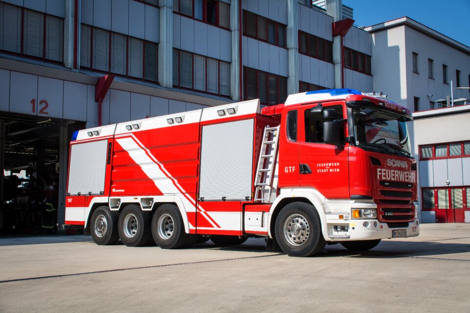 Use fire truck fire fighting