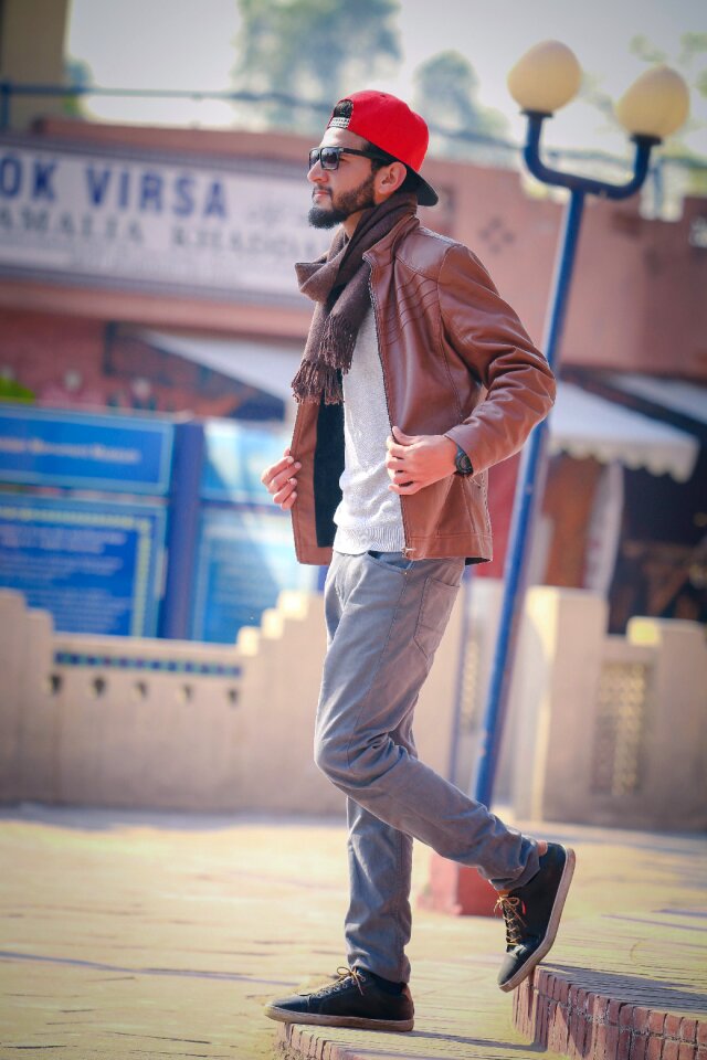 Pose young boy