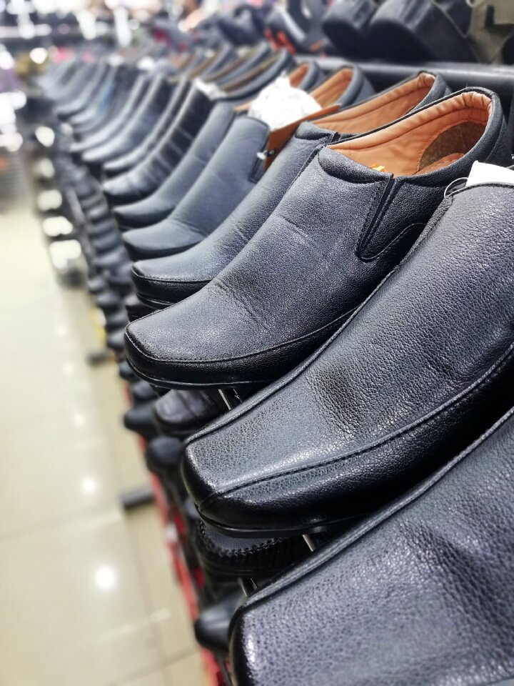 Stire shopping footwear