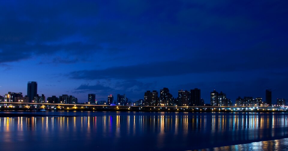City night skyline photo