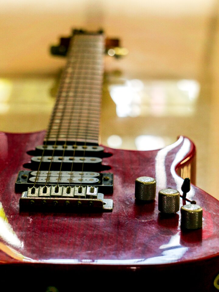 Band bridge singer