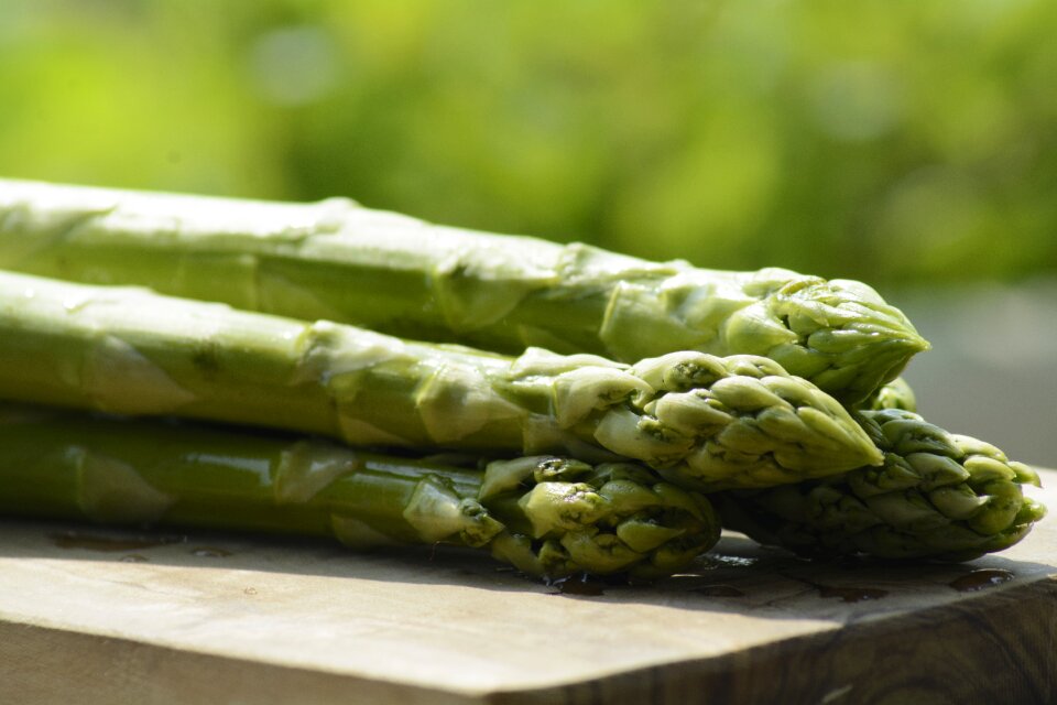 Asparagus time eat green