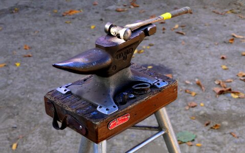 Farrier crafts steel