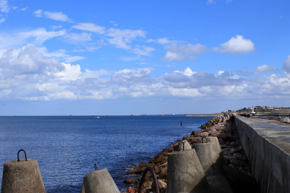 Barrier sky clouds