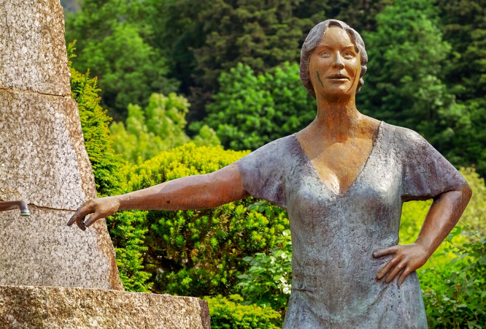 Figure bronze artwork