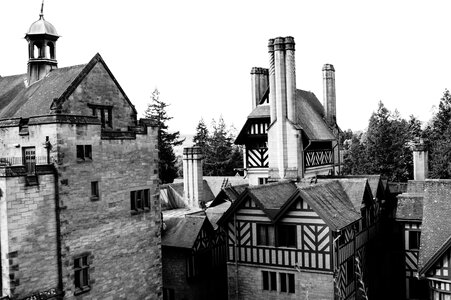 Building dark tourism