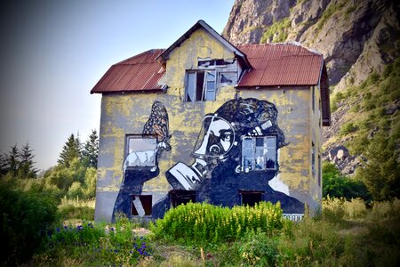 Painting artistic paradox