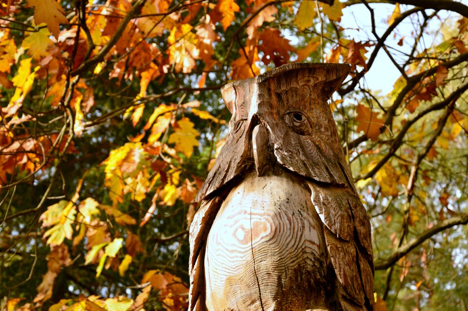 Figure holzfigur carving