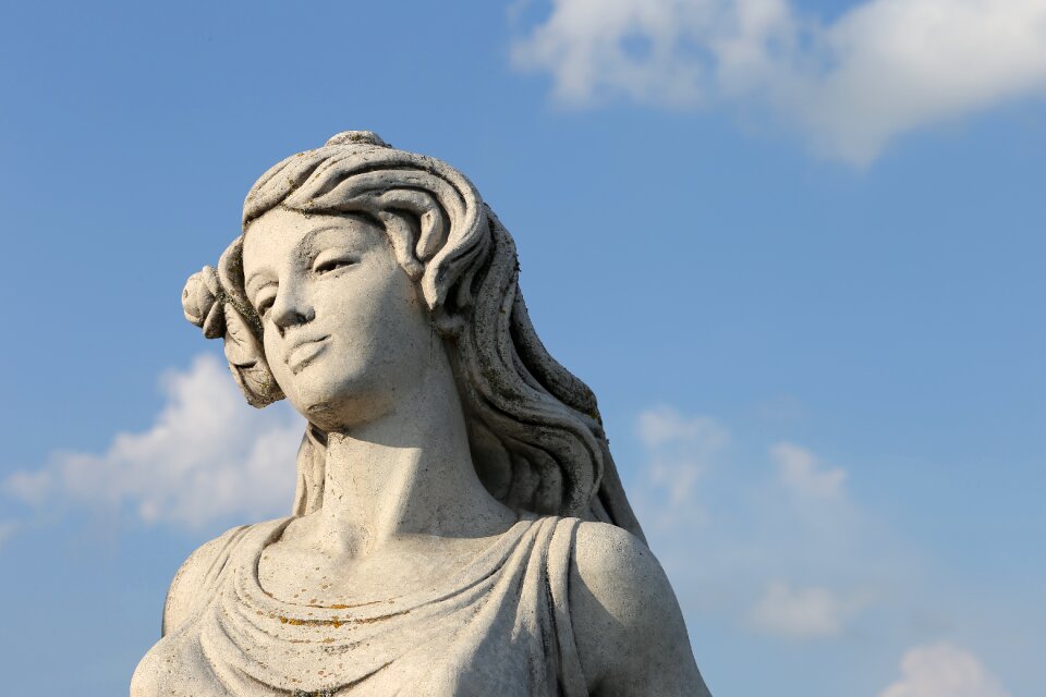 Monument decoration white