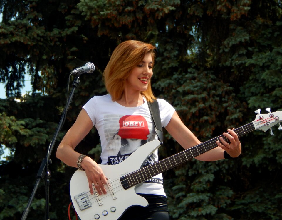 Guitarist tool girl