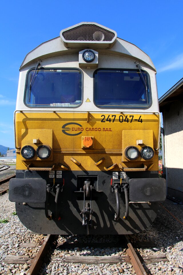 Transport train track