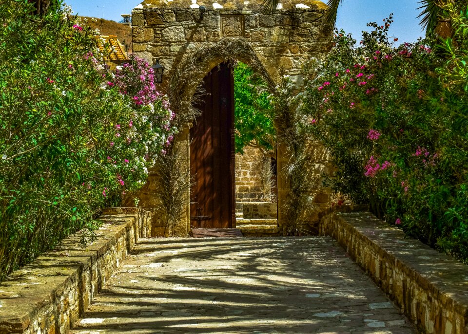 Garden gate troulli