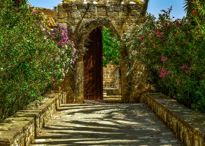 Garden gate troulli