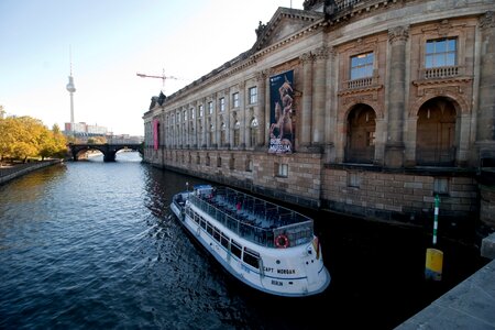 Island the river spree ship