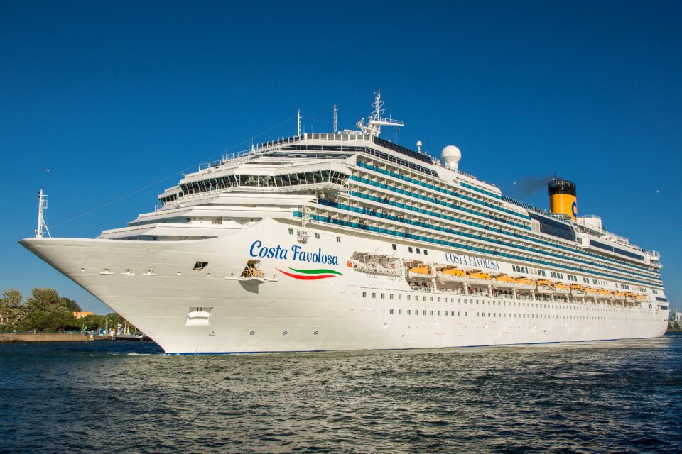 Ship cruises travel