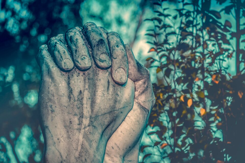 Sculpture prayer religion