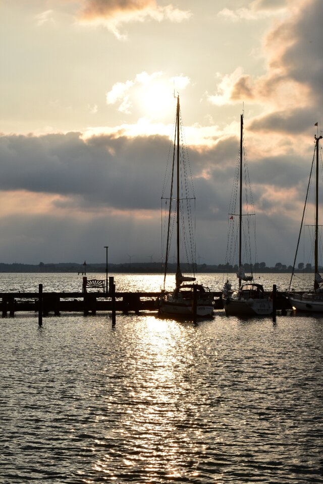 Boats sail masts approximately