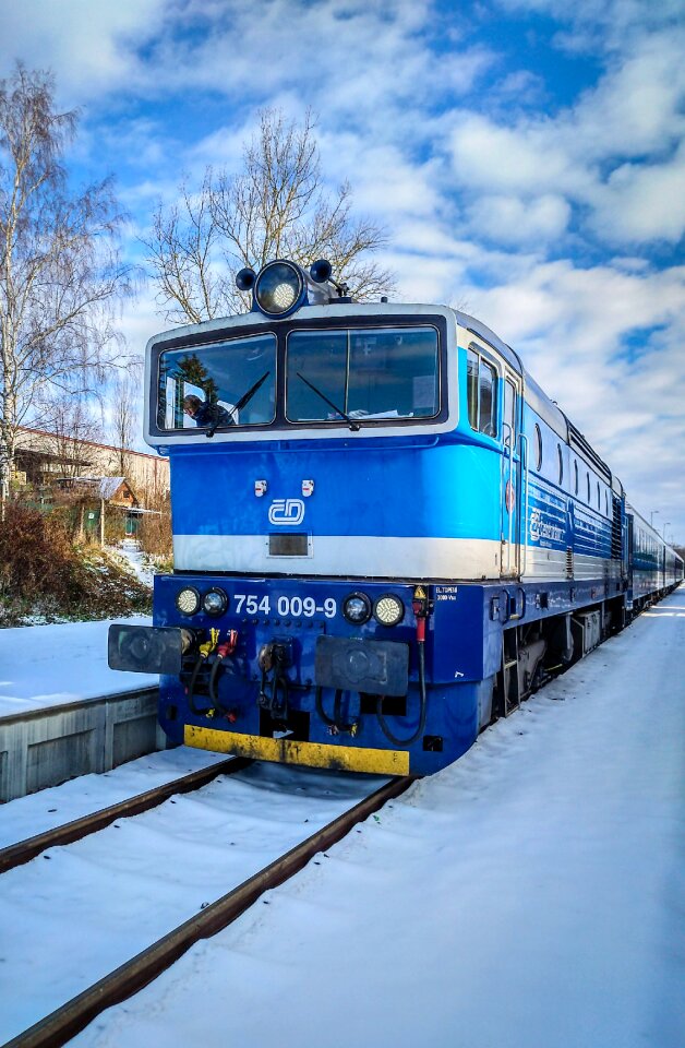 Railway locomotive transport