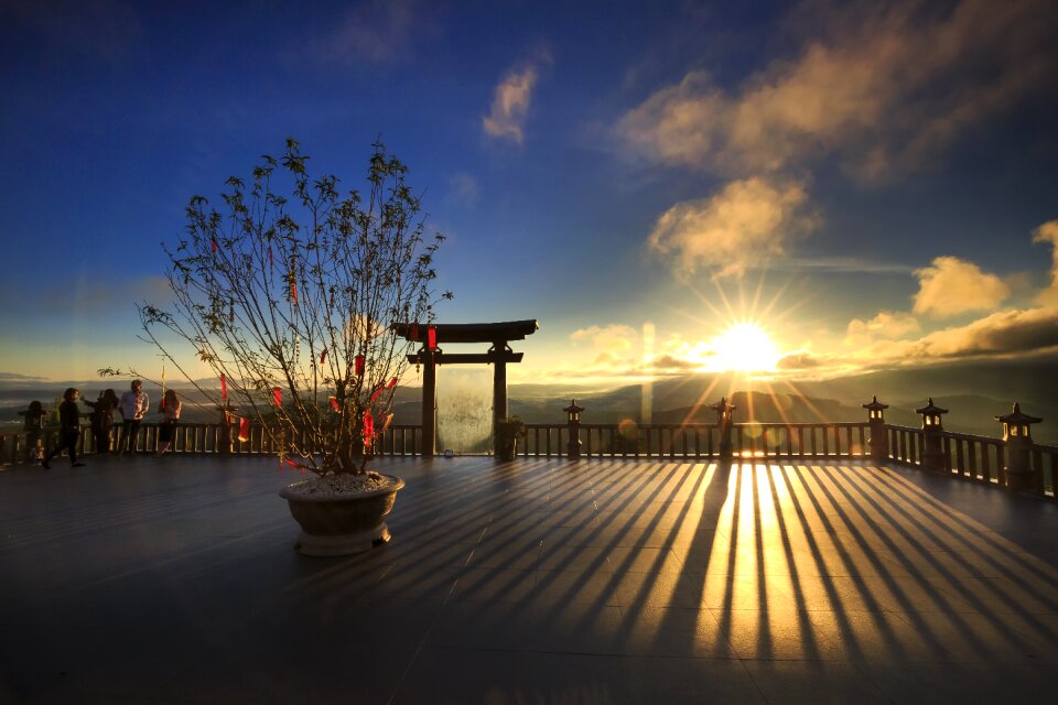 Temple magical sunrays