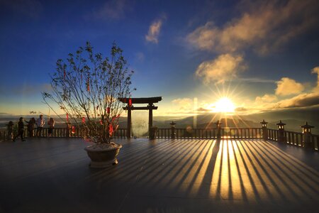Temple magical sunrays