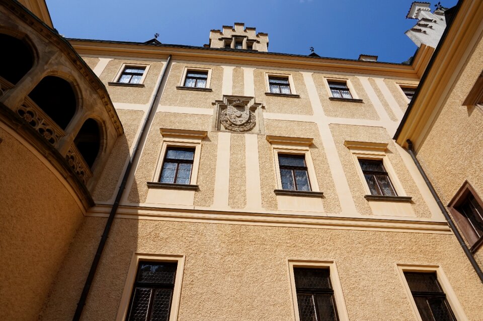 Wall coat of arms building