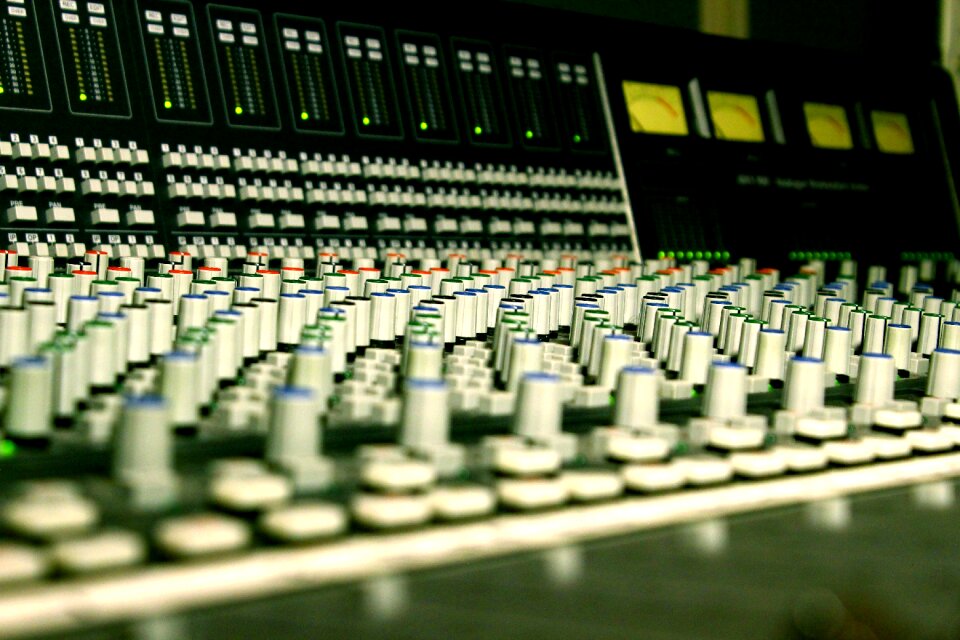 Mixer sound broadcast