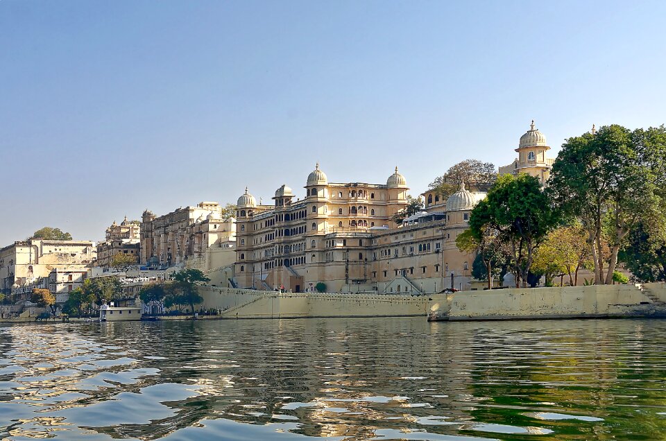 Lake pichola building places of interest photo