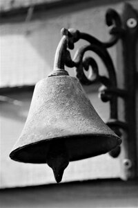 Metal bell ornament