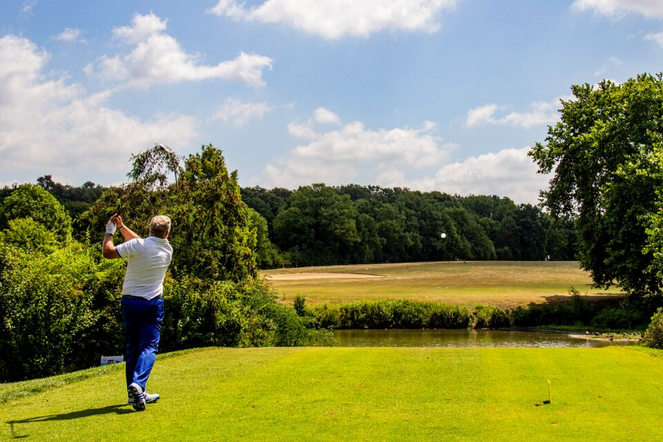 Tee golfers golf course