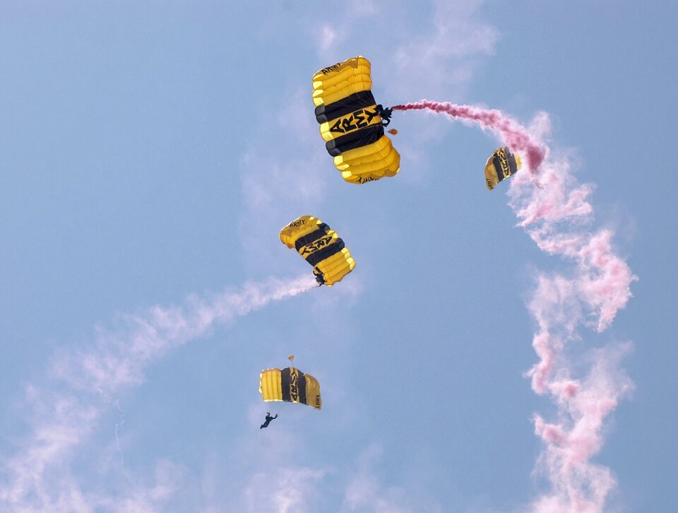 Skydiving military parachuting