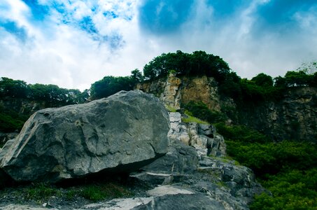 The landscape hung vy mountain high