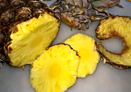 Bromeliengewaechs fresh fruit peeled