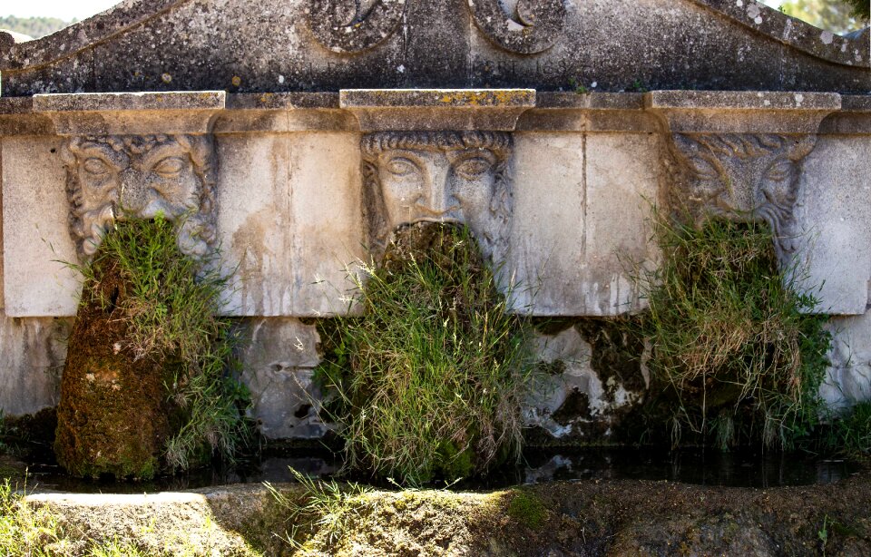 Fountain provence statue