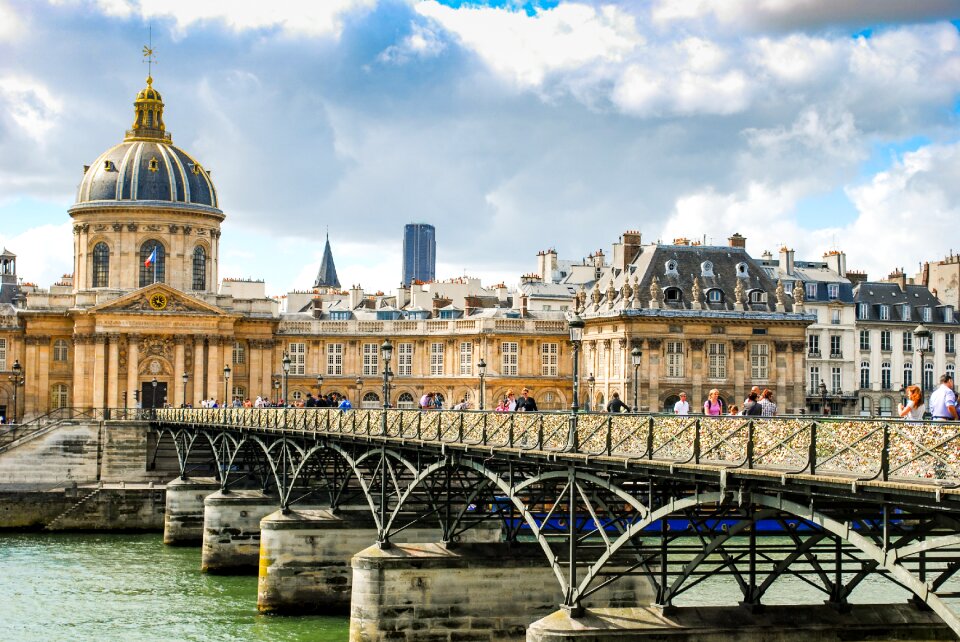 River seine minaret