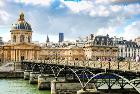 River seine minaret