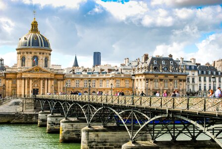 River seine minaret photo