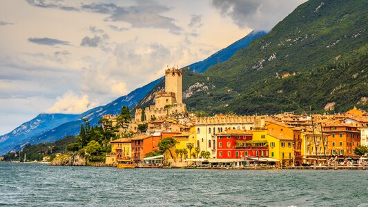 Italy lake holidays photo