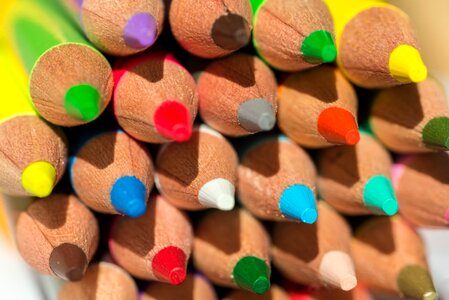 Pens colour pencils color game