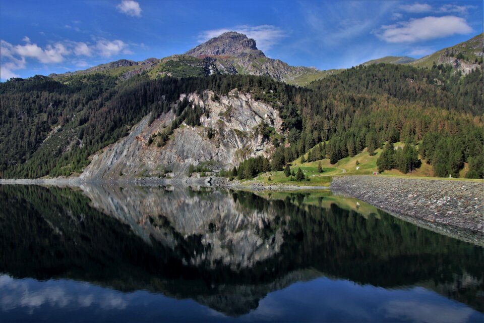 Rocks lake reflection