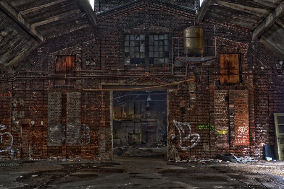 Building warehouse empty