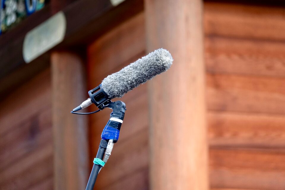Shooting windshield sound