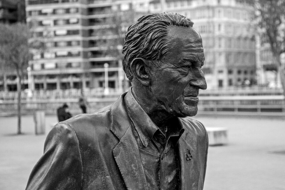 Euskadi bilbao sculpture