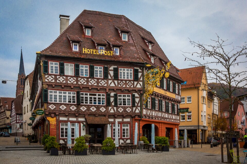 Hotel post truss middle ages