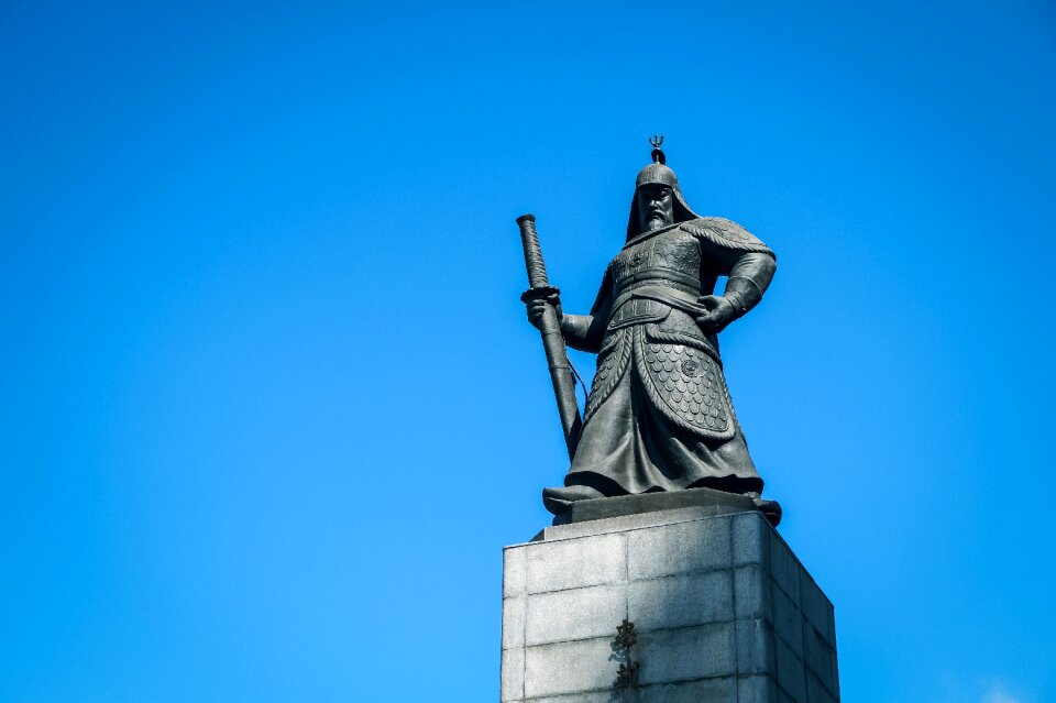 Gwanghwamun square statue admiral