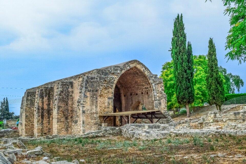 Medieval auxiliary building history