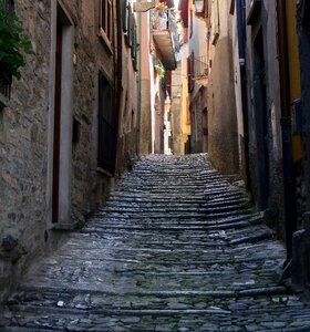 Architecture steep alley photo