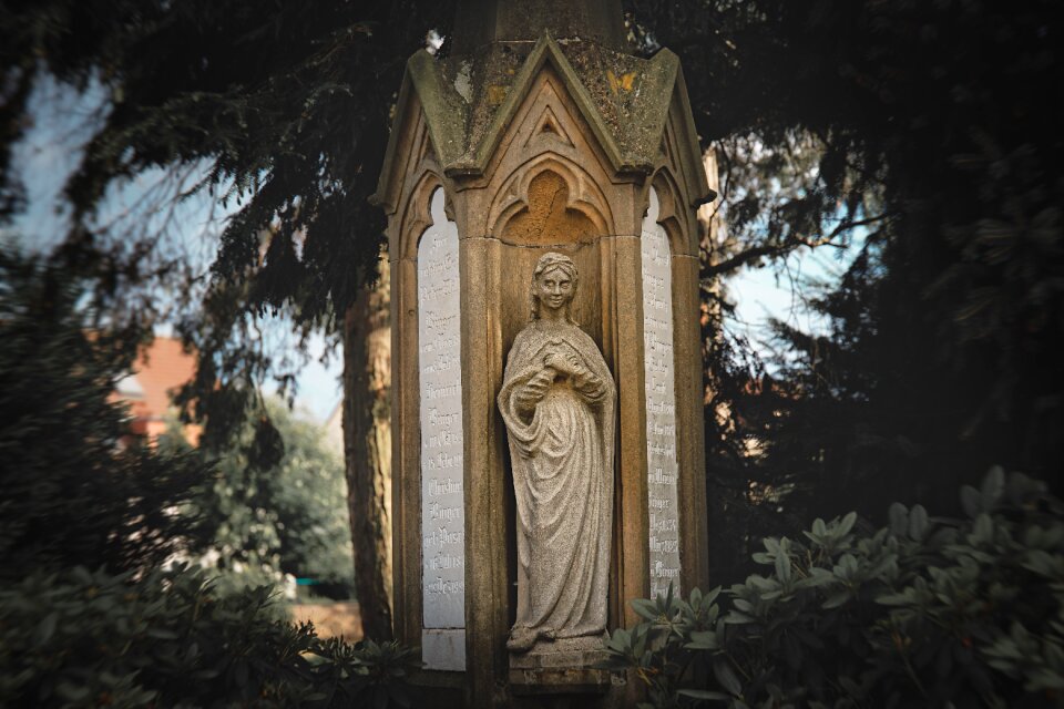 Madonna sculpture architecture