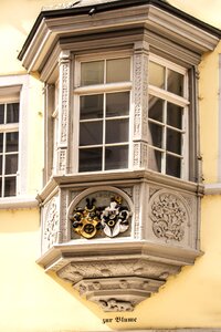Building bay window architecture