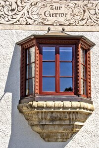 Bay window architecture house painting